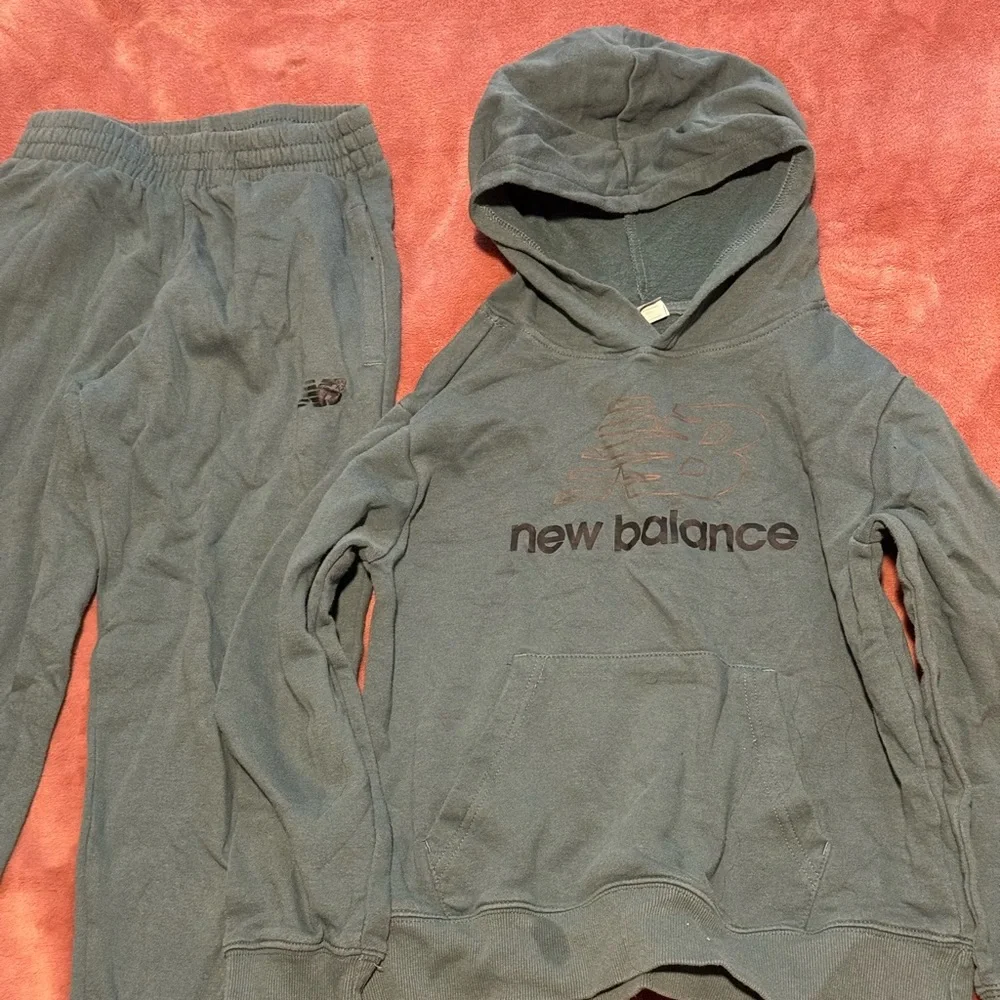 New Balance Kids Green Hoodie and Joggers Set - Picture 2 of 9